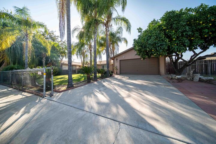 Property Photo:  1725 N Leslie Street  CA 93291