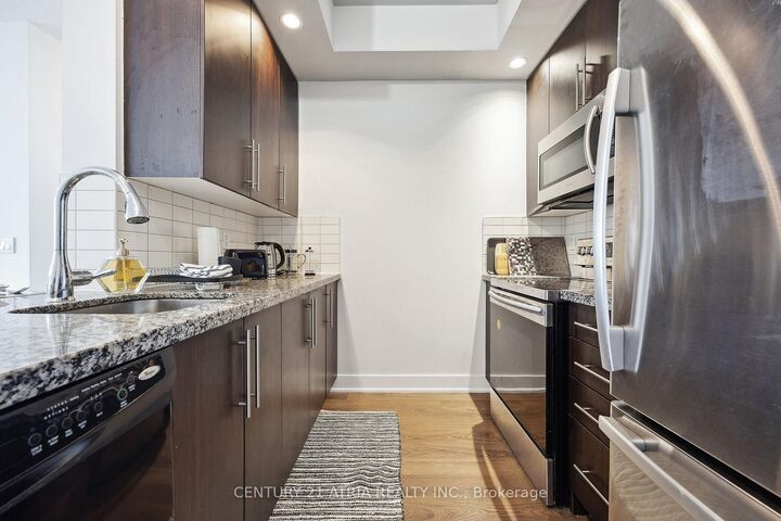 Photo de la propriété:  28 Linden Street 2708  ON M3Y 0A4