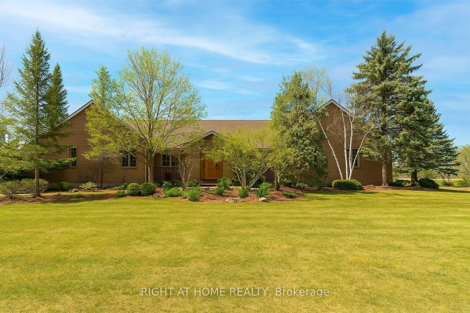 Property Photo: 425 Golf Club Road ON L0R 1P0