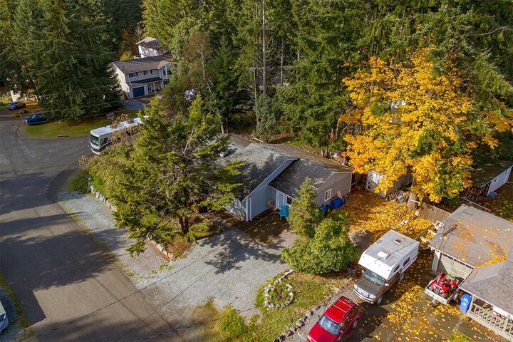Property Photo: 2377 Robertson Rd BC V8H 2H3