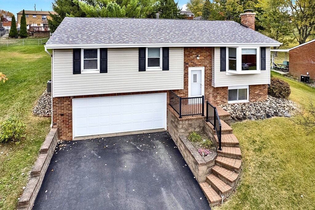 Property Photo:  517 Arthur Pl  PA 15601 