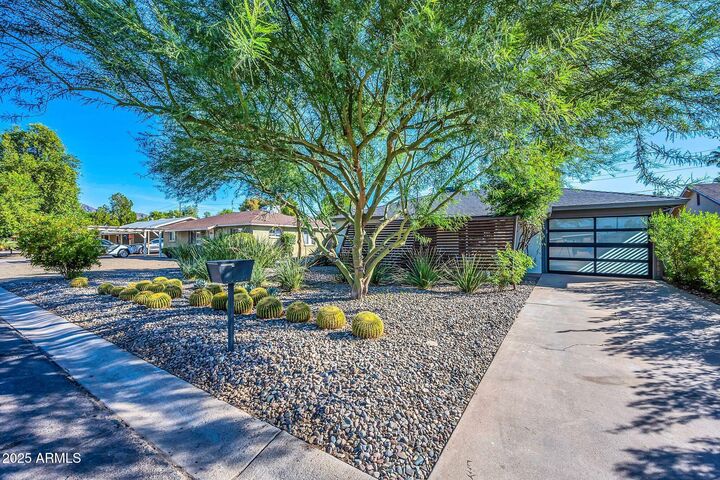 Property Photo:  2607 N 51st Street  AZ 85008