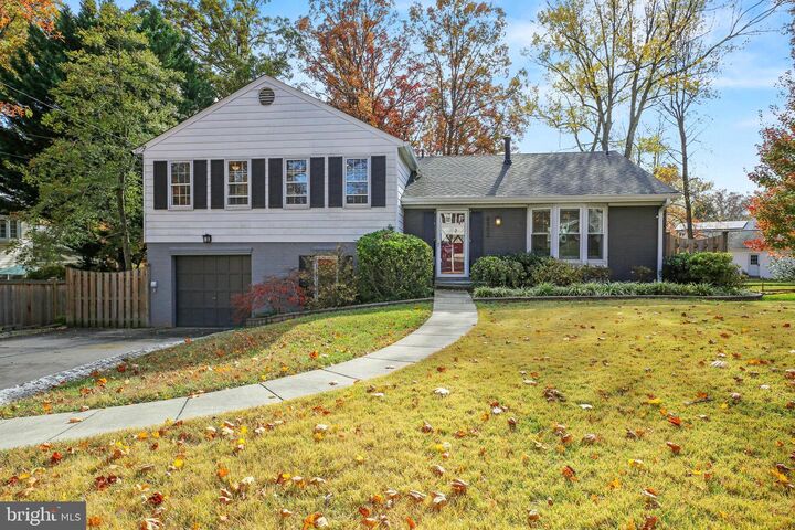 Property Photo:  8802 Stonehaven Court  MD 20854 