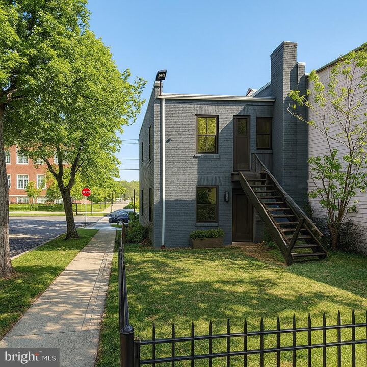 Property Photo:  1721 Q Street SE  DC 20020 
