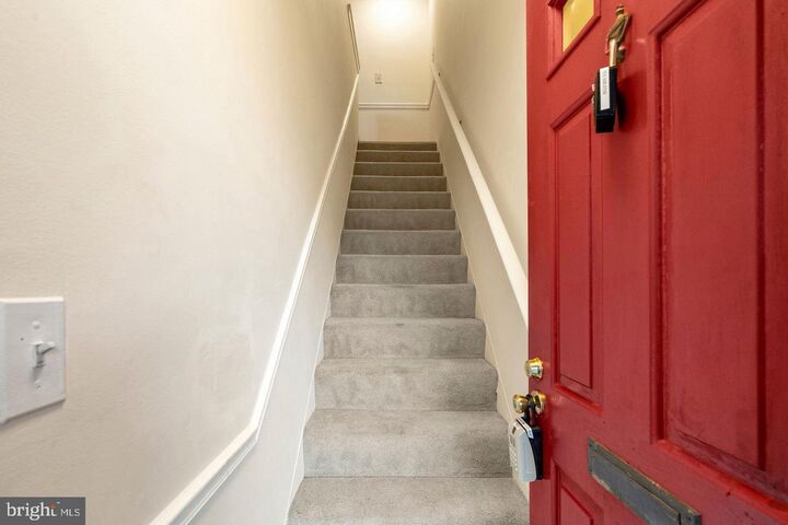 Property Photo:  4617 28th Road S B  VA 22206 