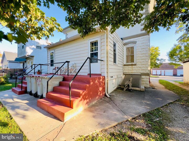 Property Photo:  814 E Cherry Street  NJ 08360