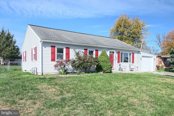 Property Photo:  2824 Oakland Road  PA 17315