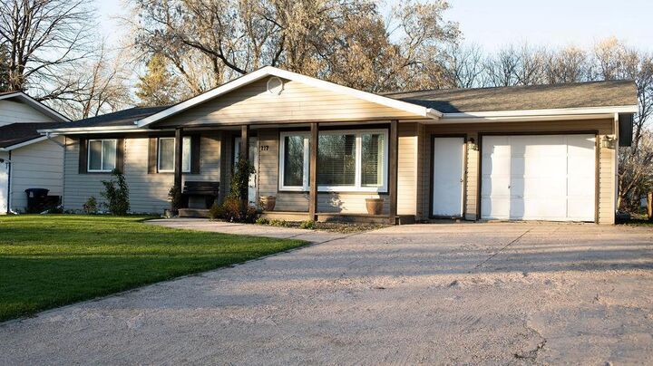 117 Autumnwood Drive  Steinbach MB R5G 2C3 photo