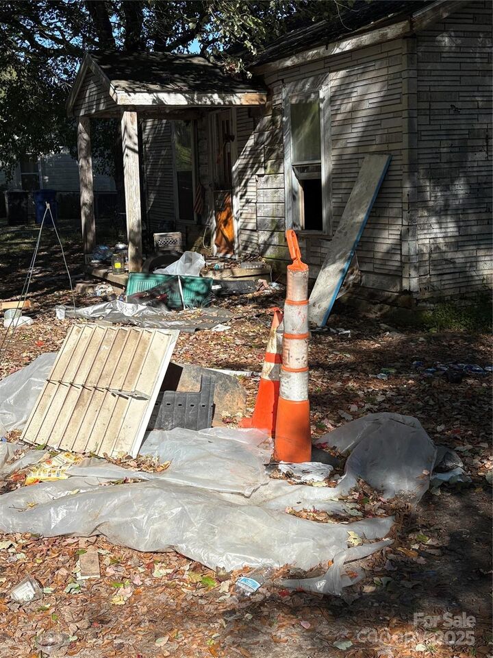 Property Photo:  131 Autumn Leaf Road  NC 28166 