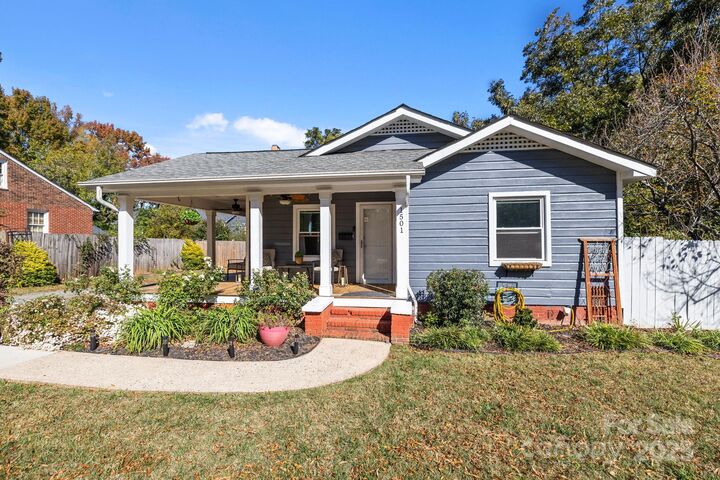 Property Photo: 1501 Herrin Avenue NC 28205
