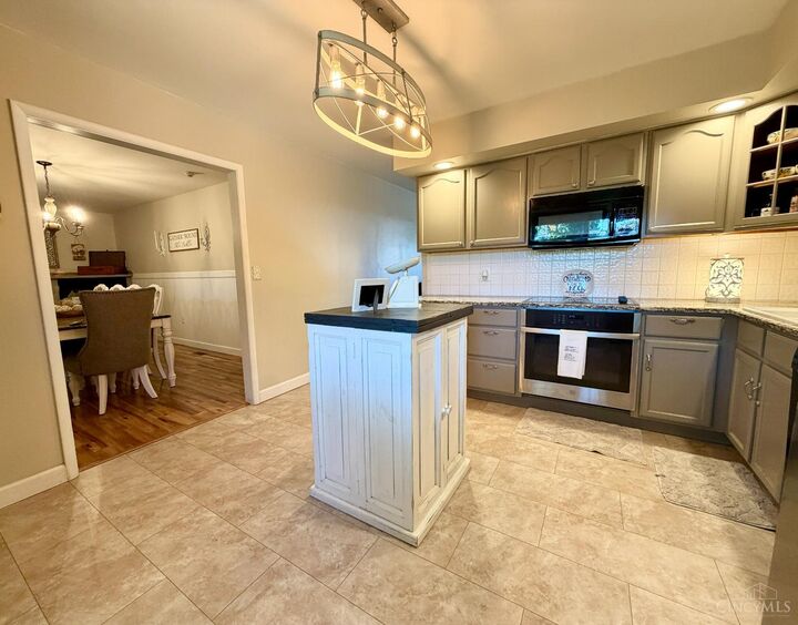 128 Stadia Drive  Franklin OH 45005 photo