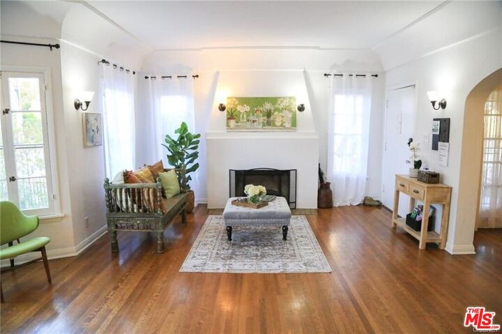 Property Photo: 601 S Sweetzer Ave CA 90048