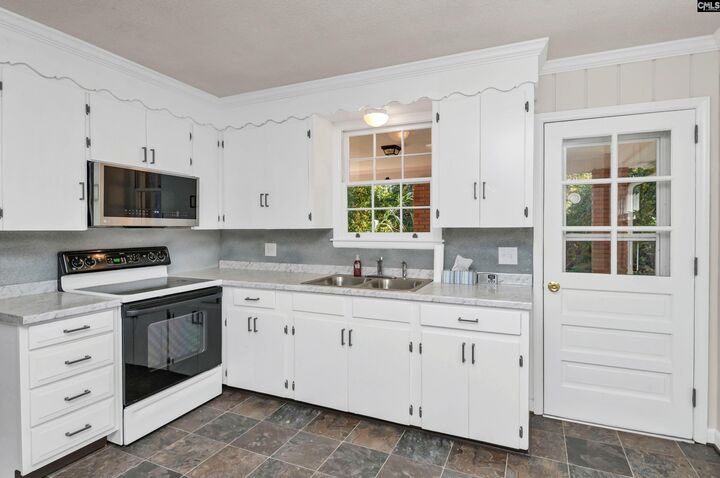 Property Photo:  224 Partridge  SC 29170-3047 