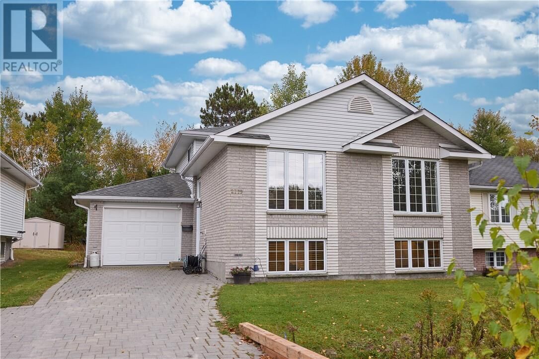 Photo de la propriété:  2779 Algonquin  ON P3E 4X7 