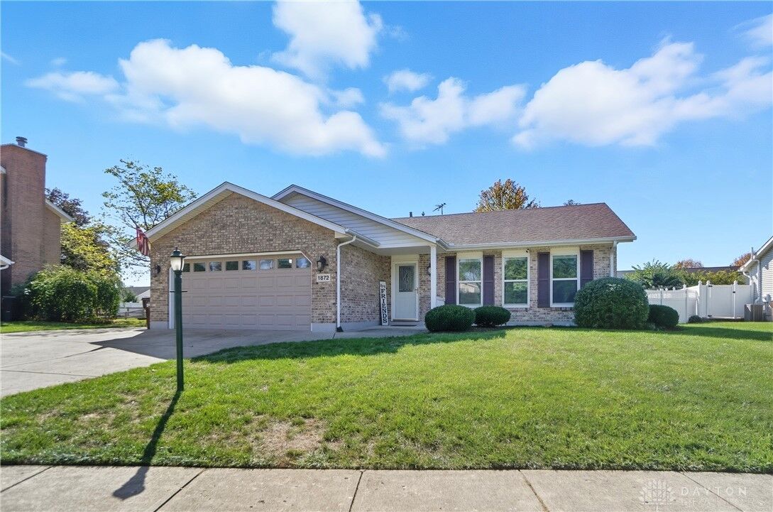 Property Photo:  1872 Harris Lane  OH 45385 