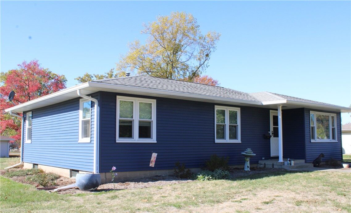 Property Photo: 804 N Long Street IL 62565