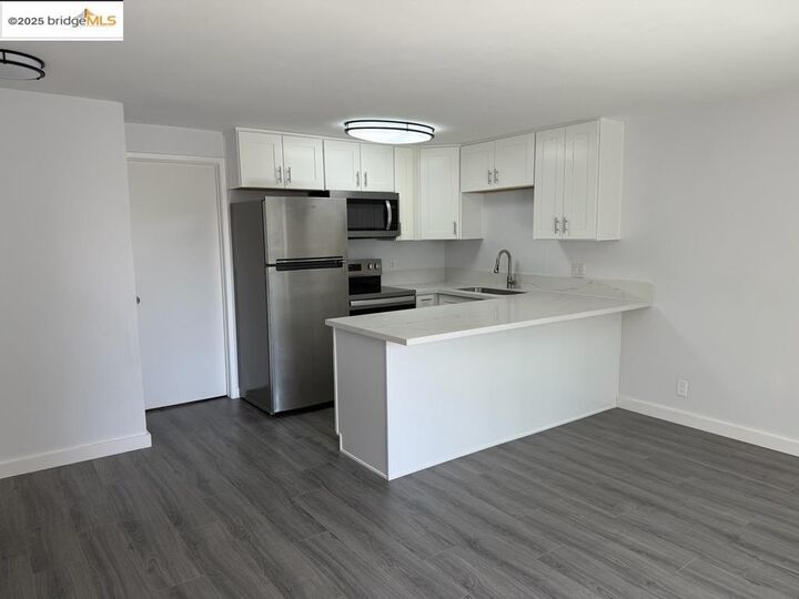 Property Photo: 4057 Brant St 8 CA 92103