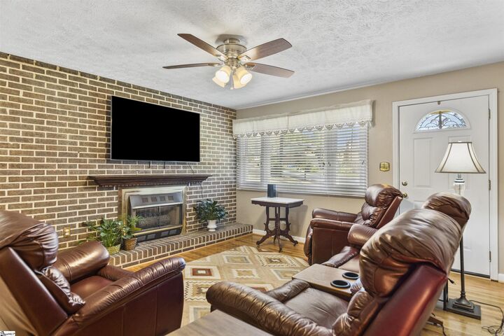 Property Photo: 4 Dell Circle SC 29690