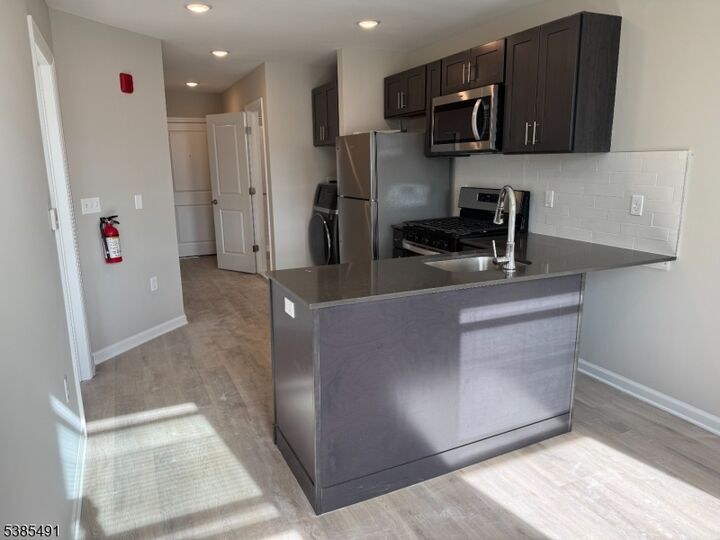 Property Photo:  10 E Washington Ave 301  NJ 07882 