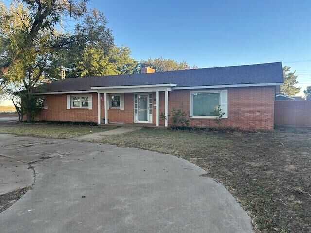 Property Photo:  806 E Garfield Avenue  TX 79346 