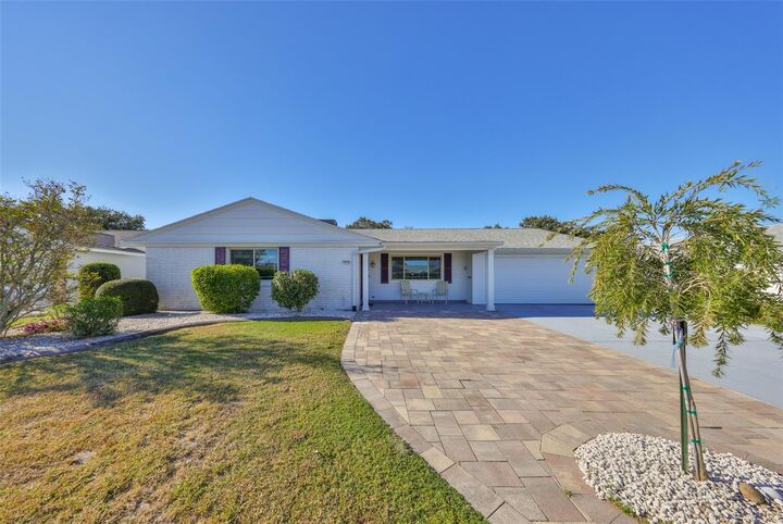 Property Photo:  1818 Danbury Drive  FL 33573 