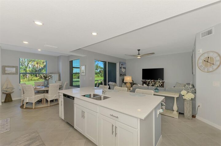 Property Photo: 12520 Galapagos Court 106 FL 34293