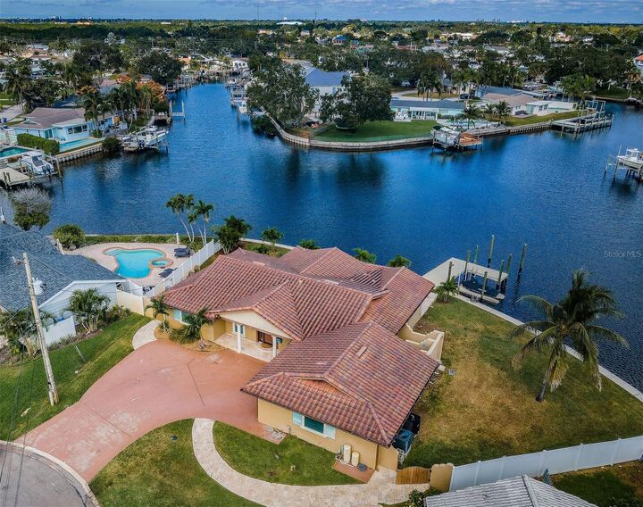 Property Photo: 4295 13th Lane NE FL 33703