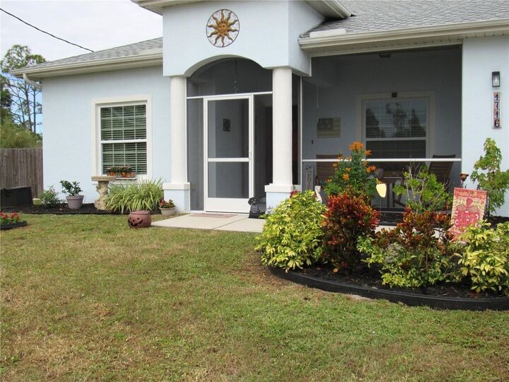 Property Photo:  1716 Hainsworth Court  FL 34288