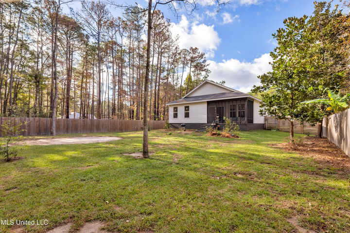 Property Photo: 1116 Oak Street MS 39564