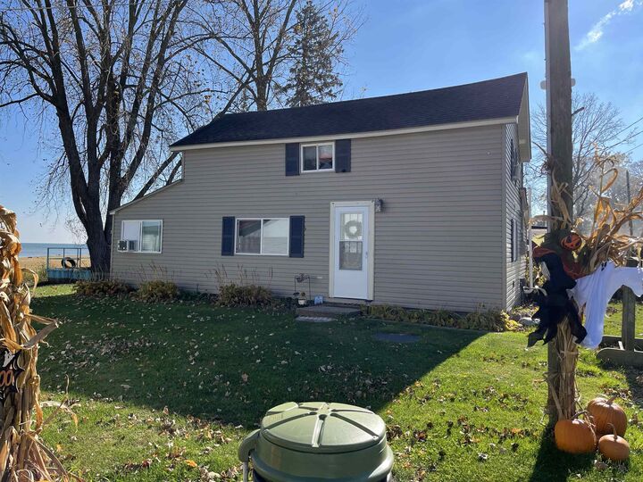 Property Photo:  5335 Shady Lane  MI 48658 