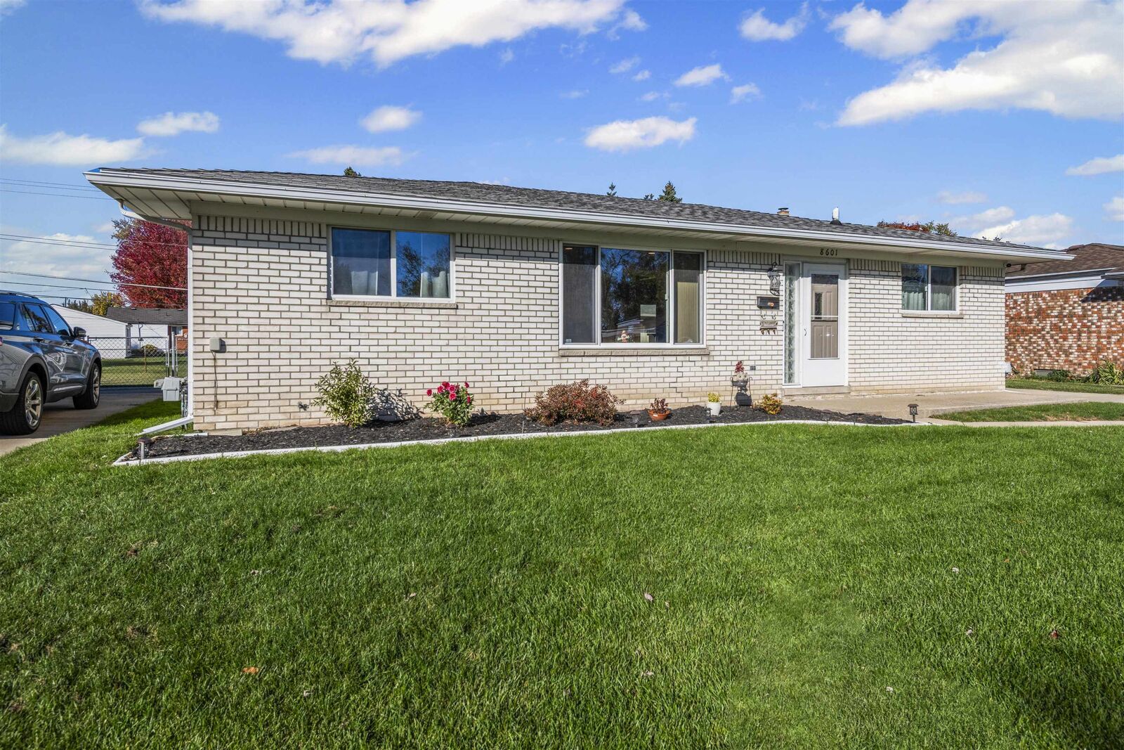 Property Photo:  8601 Alwardt Dr Drive  MI 48313 