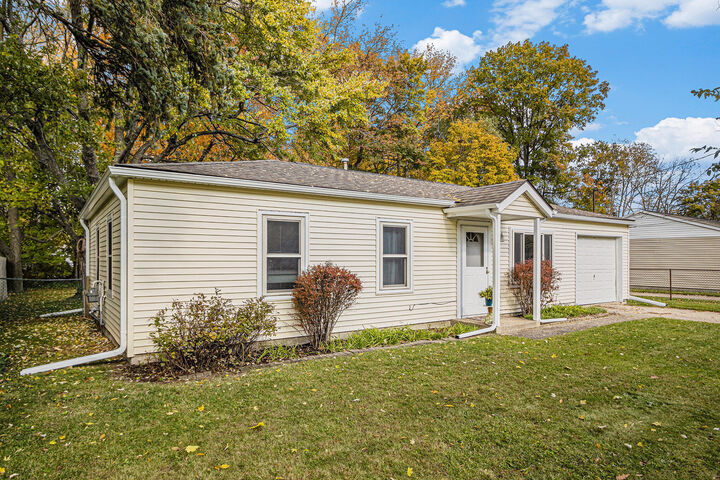 Property Photo:  2423 Ashton Avenue  MI 49004 