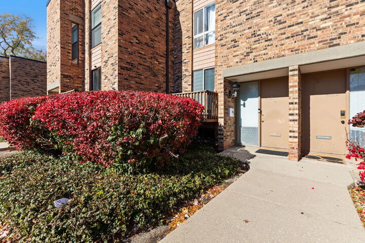 Property Photo: 1620 Waxwing Court IL 60173