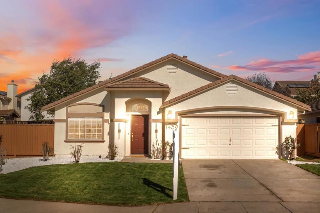 Property Photo:  1439 Wolf Court  CA 93905 