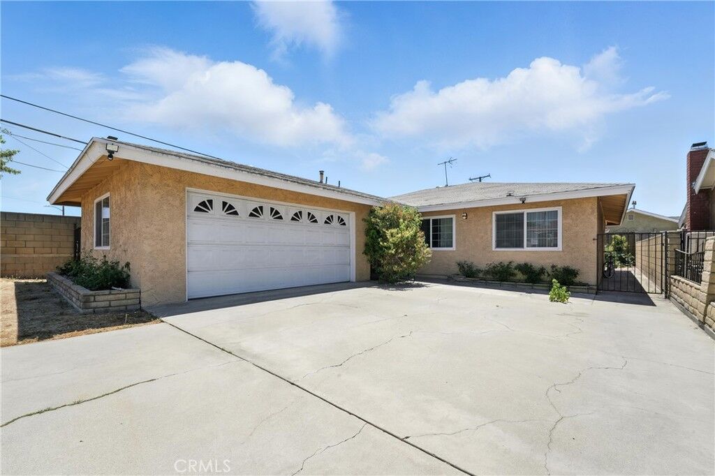 Property Photo:  11813 Colima Road  CA 90604 