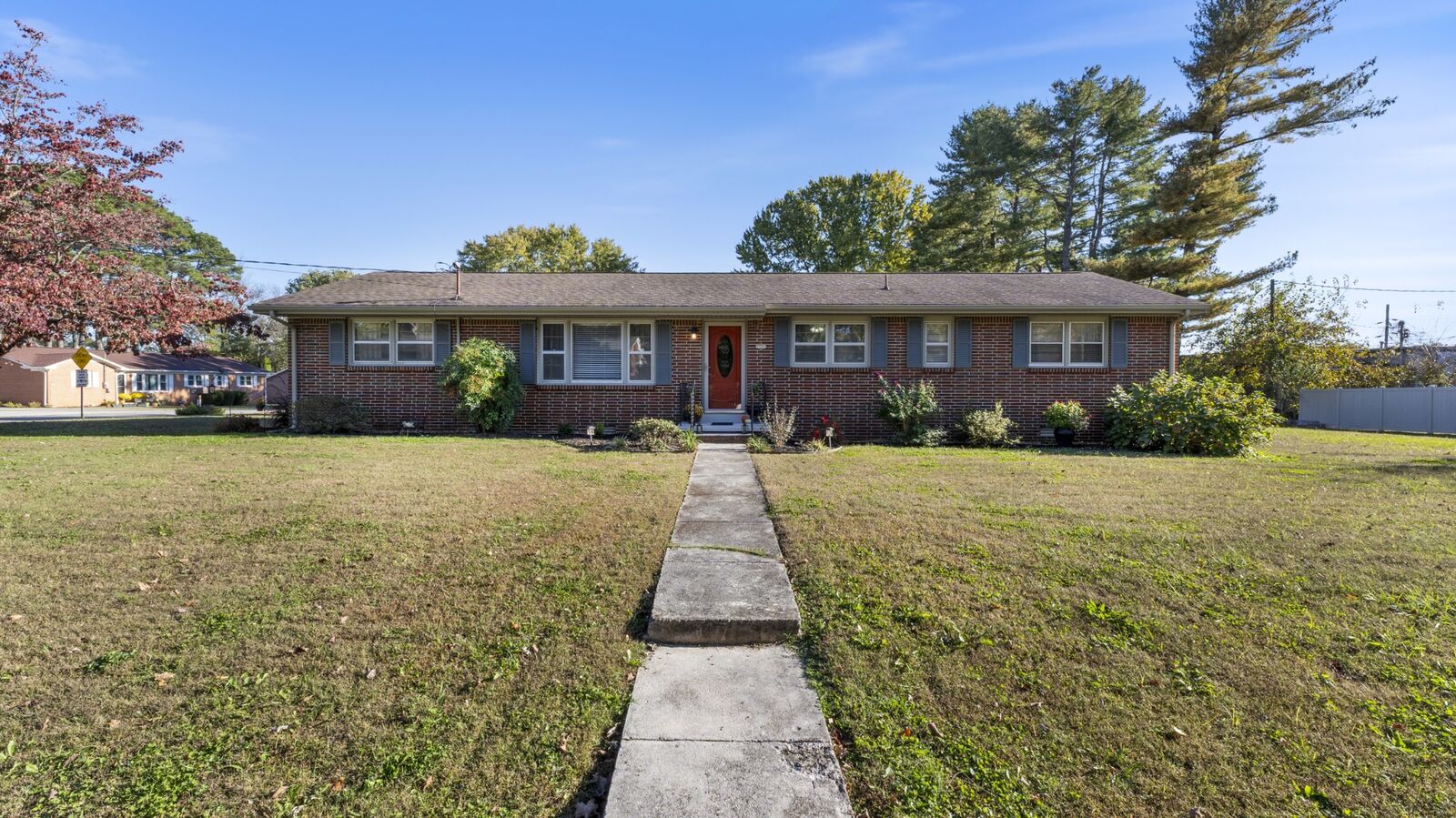 Property Photo: 210 E Petty Ln TN 37398