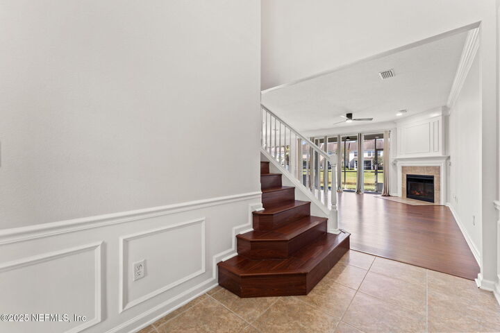 Property Photo: 7495 Devondale Way FL 32256