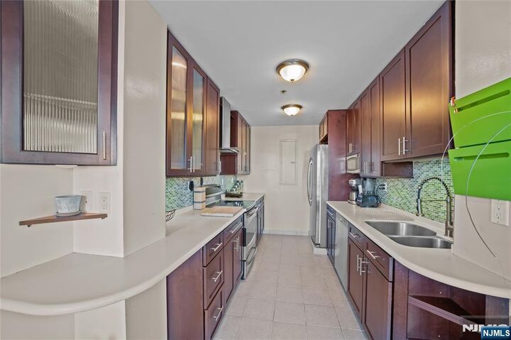 Property Photo:  600 Harbor Boulevard 815  NJ 07086