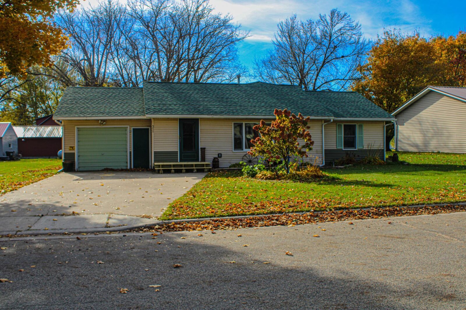 Property Photo:  311 Carolina Avenue  MN 56339 