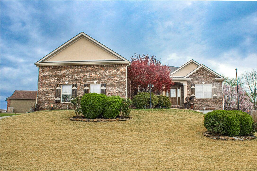 Property Photo:  1219 W Holt Avenue  AR 72601 