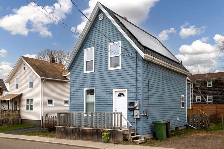 43 Reserve Street  Charlottetown PE C1A 2K9 photo