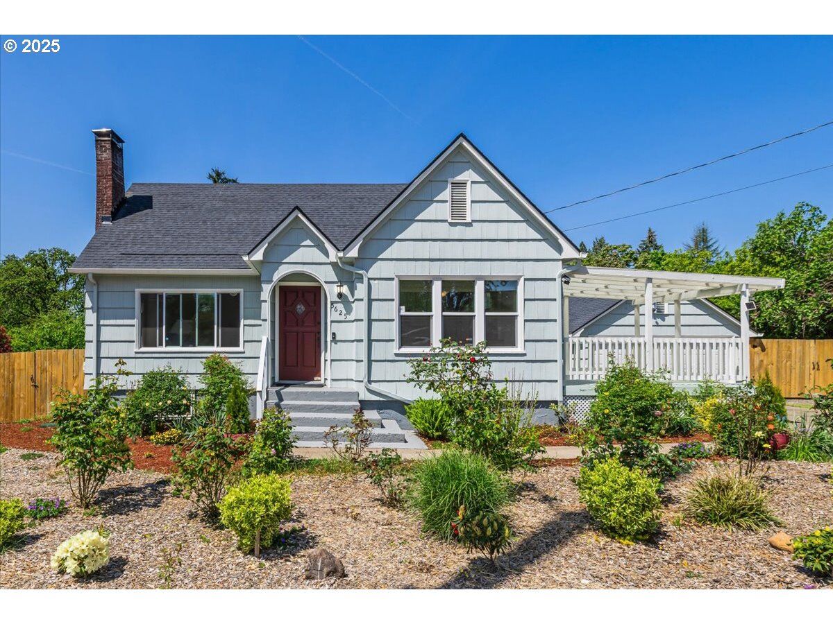 Property Photo: 5625 SE Jennings Ave OR 97267