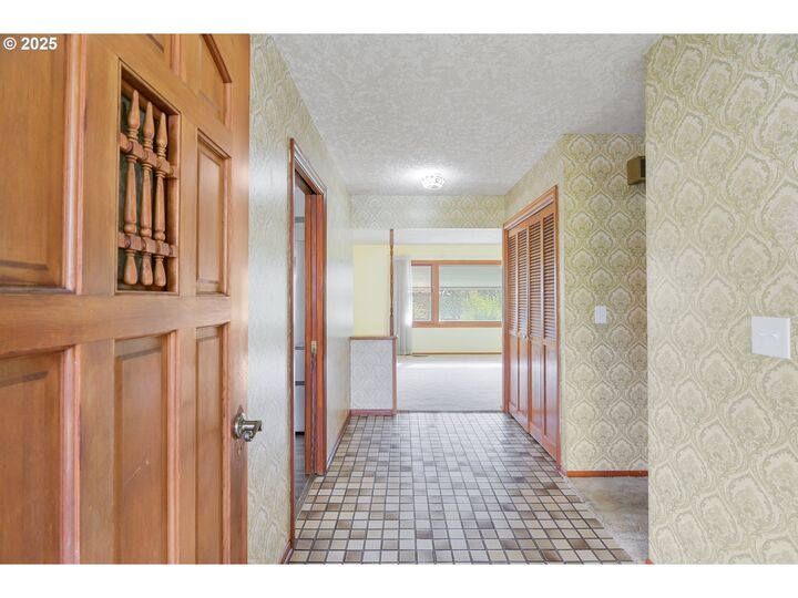 Property Photo: 3225 Clark Ave WA 98661