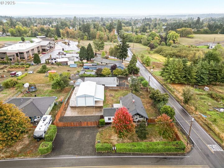 Property Photo: 810 Northwood Dr NE OR 97317