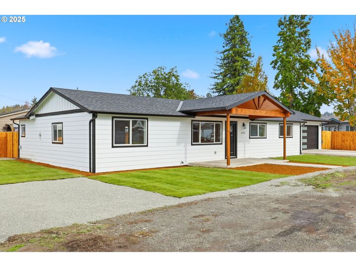 Property Photo:  400 Church St  OR 97101 