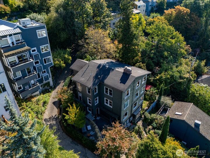 Property Photo:  814 E Howe Street  WA 98102 