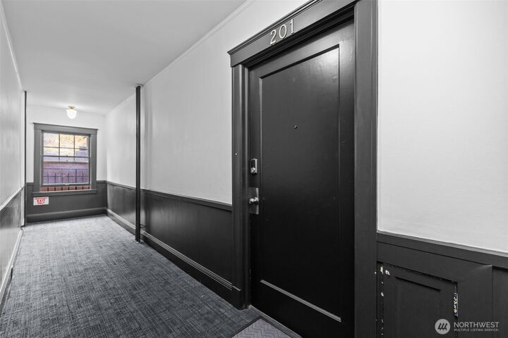 Property Photo:  2132  5th Avenue 201  WA 98121 