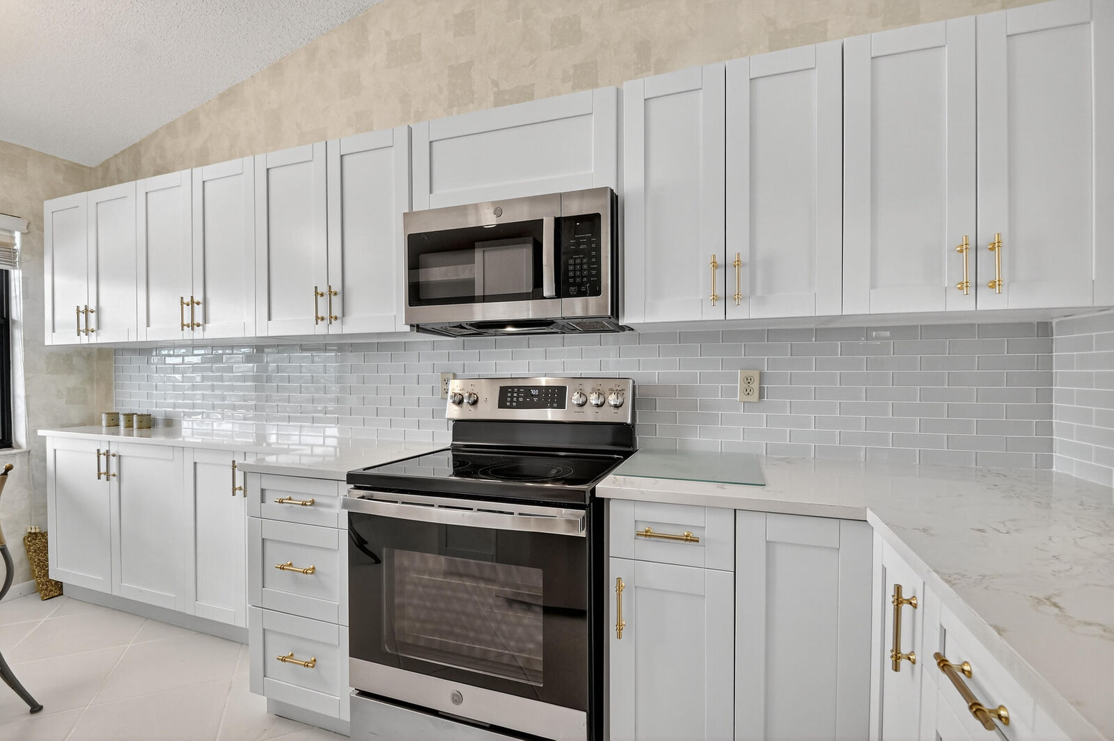 Property Photo:  7578 Tahiti Lane 202  FL 33463 