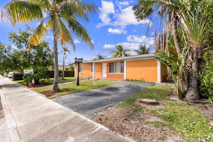 Property Photo: 3329 El Vedado Court E FL 33405