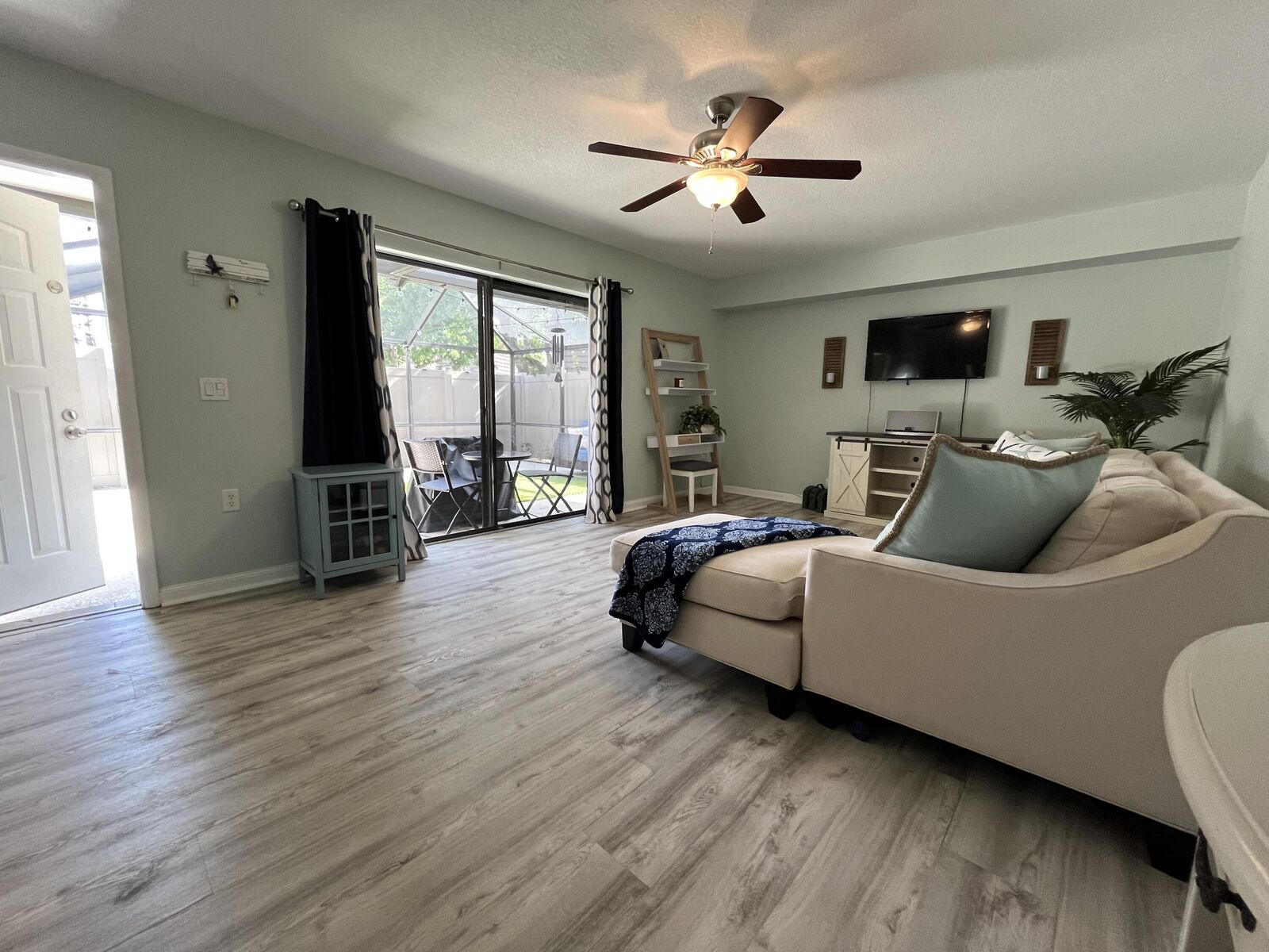 Property Photo:  7510 75th Way  FL 33407 